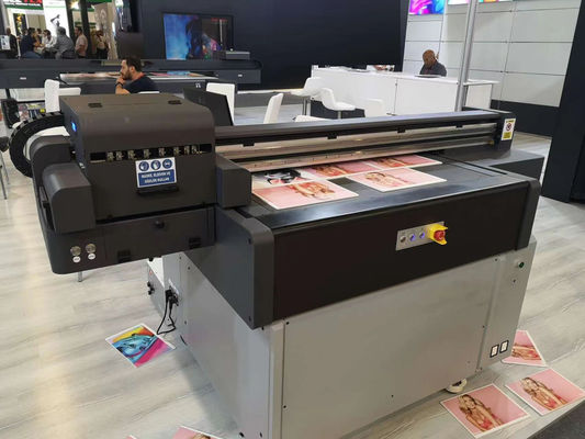 ইউভি ফ্ল্যাটবেড ডিজিটাল স্টিকার প্রিন্টার AC220V বাণিজ্যিক মুদ্রণ যন্ত্রপাতি
